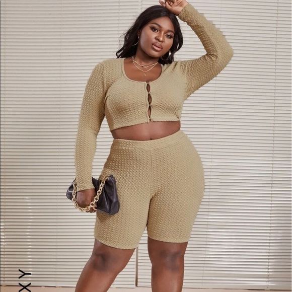 🧘♀️SOFT & Thick fabric so SOFT. Crop Top w/ Matching Shorts. BodyCon Sexy. 🎣 - Picture 1 of 12